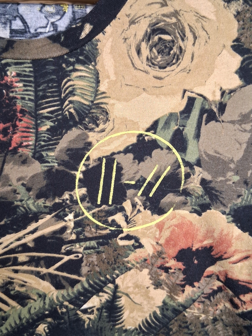 Twenty One Pilots Shirt Green The Bandito Tour 2018 Floral Pullover Size Medium - Picture 2 of 7
